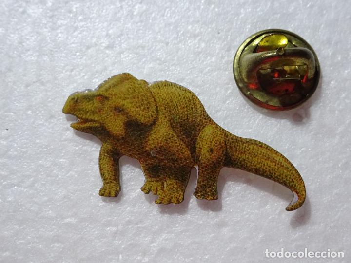 Pins e Spille di collezione: PIN DE ANIMALES. DINOSARIOS. PROMOCI&Oacute;N DETERGENTES LUZIL
