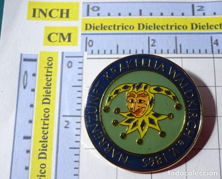 Pin's de collection: INSIGNIA PLACA BROCHE DE CARNAVALES CARNAVAL ALEMANIA. BUF&Oacute;N NARRENZUNFT KREKEELIA 1865