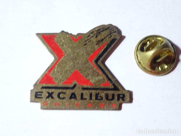 Sammlung von Pins: PIN DE TURISMO. NIGHTCLUB EXCALIBUR CHICAGO. ESTADOS UNIDOS. DISCOTECA CLUB
