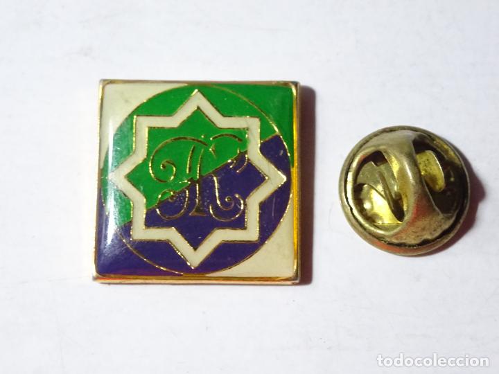 Pin's de collection: PIN DE TURISMO. HOTEL M&Aacute;LAGA? GRECA ANDALUS&Iacute;