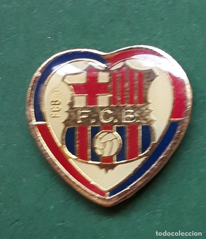 Pins de colecci&oacute;n: PIN - F C B - FUTBOL CLUB BARCELONA - ESCUDO INTERIOR CORAZON - METAL LACADO -