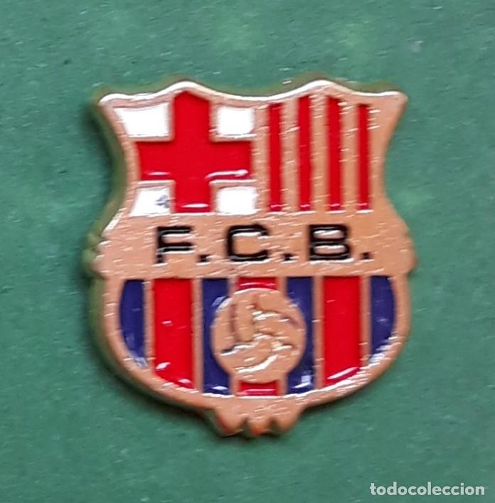 Pins de colecci&oacute;n: PIN - F C B - FUTBOL CLUB BARCELONA - ESCUDO BAR&Ccedil;A - METAL ESMALTADO -
