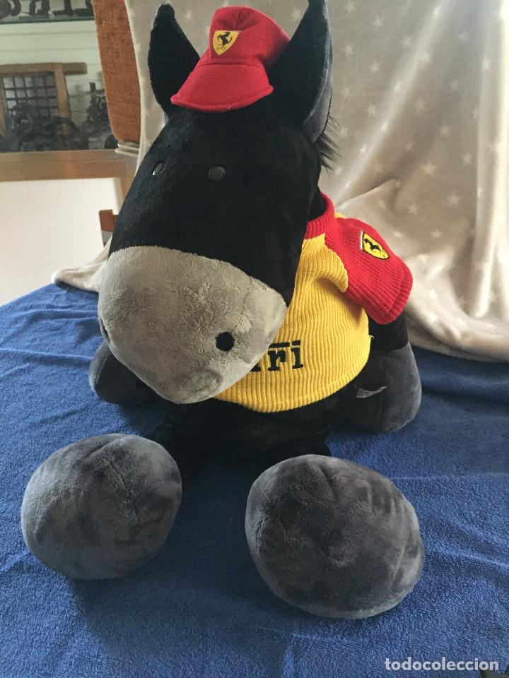 Pins de colecci&oacute;n: Mascota Ferrari