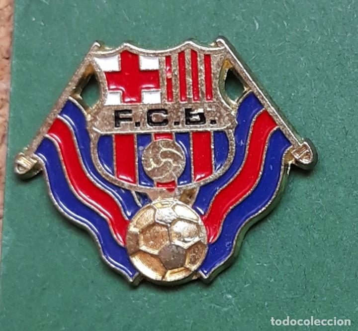 Pins de colecci&oacute;n: PIN - F C B - FUTBOL CLUB BARCELONA - ESCUDO BAR&Ccedil;A - BANDERAS BLAUGRANA Y BALON - METAL ESMALTADO -