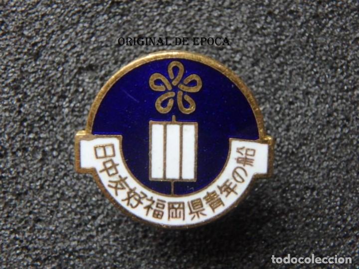 Pins de colecci&oacute;n: (JX-201161)Pin,insignia de ojal de plata dorada con letras en Coreano o Japon&eacute;s