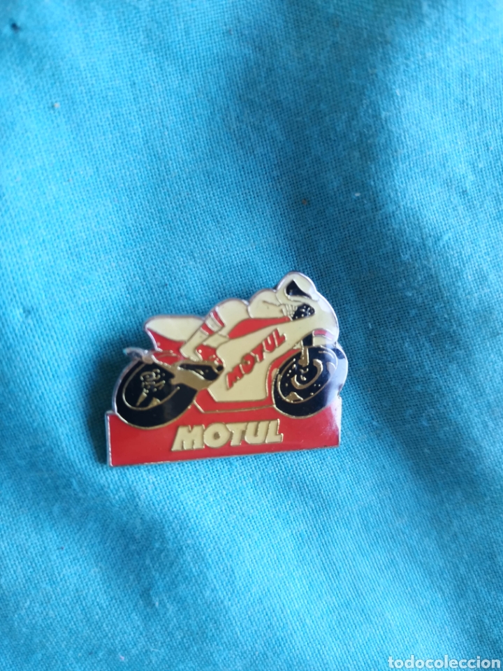 Collection pins: Pin motociclismo moto de competici&oacute;n con publicidad Motul