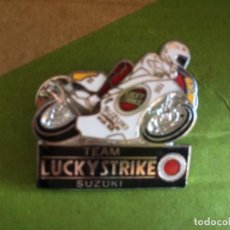 Pins de colección: PIN LUCKY STRIKE SUZUKI. Lote 224716481