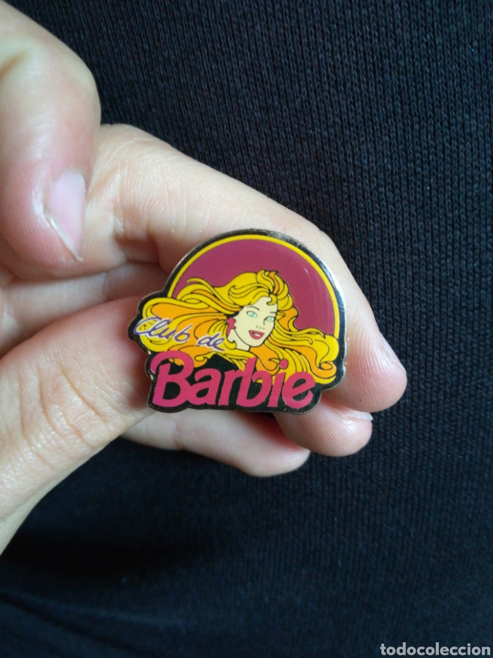 Pins de colecci&oacute;n: Pin Club de Barbie antiguo