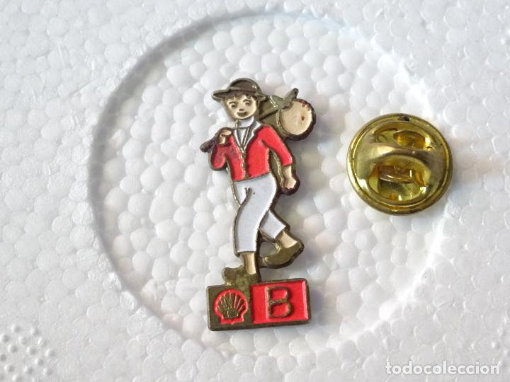 Pins de colecci&oacute;n: PIN DE TURISMO. B&Eacute;LGICA TRAJES REGIONALES. GASOLINERAS SHELL