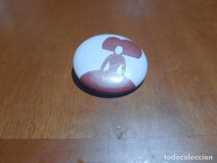 Pins de colecci&oacute;n: MENINA. ART&Iacute;STICA. MARR&Oacute;N. PIN 0,31 MM. MET&Aacute;LICO DETR&Aacute;S. SIN USO. EXCELENTE ESTADO. DIFICIL