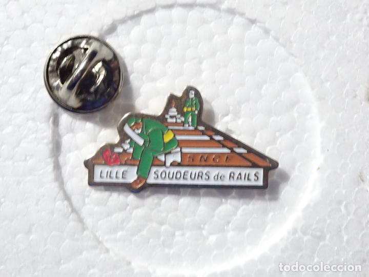 Pins e Spille di collezione: PIN DE TRENES FERROCARRILES. FRANCIA. SNCF LILLE SOLDADORES V&Iacute;AS DE TREN