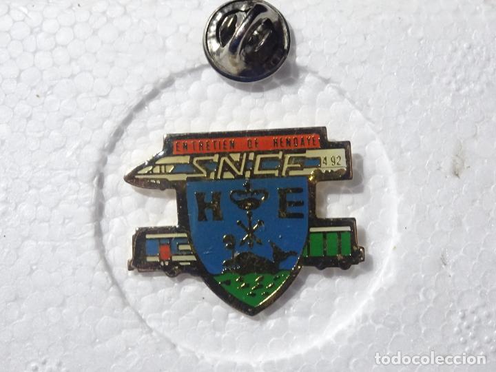 Pins e Spille di collezione: PIN DE TRENES FERROCARRILES. FRANCIA. SNCF. TRANSPORTES DE HENDAYA