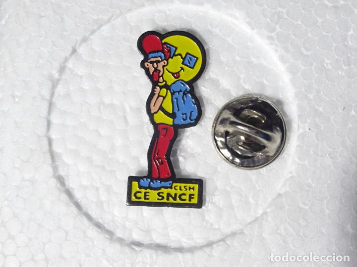 Pin's de collection: PIN DE TRENES FERROCARRILES. FRANCIA. SNCF MOCHILERO TURISTA