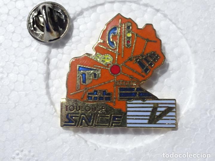 Pins e Spille di collezione: PIN DE TRENES FERROCARRILES. FRANCIA. SNCF TOULOUSE