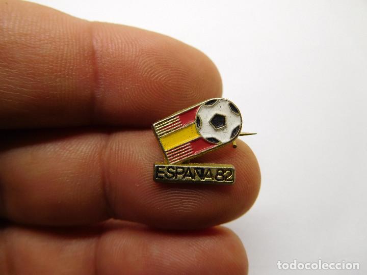 Pins de colecci&oacute;n: Insignia antigua mundial de f&uacute;tbol Espa&ntilde;a 82 1982