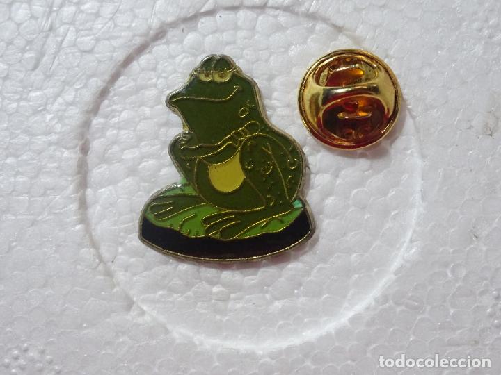 Pin's de collection: PIN DE ANIMALES. RANA RANITA DE LA SUERTE