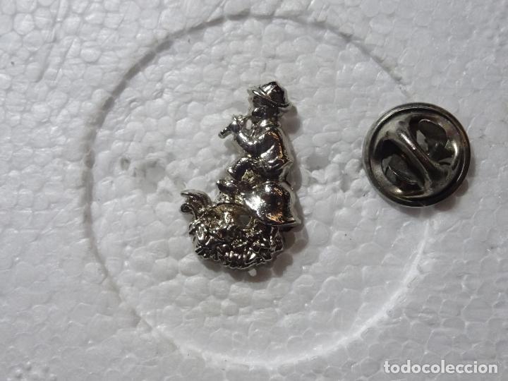 Pins de cole&ccedil;&atilde;o: PIN DE DIBUJOS ANIMADOS. EL FLAUTISTA DE HAMEL&Iacute;N. CUENTO