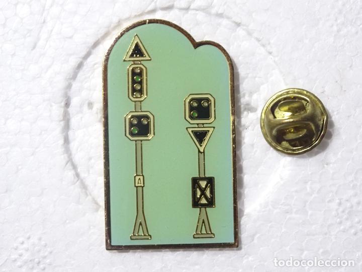 Collection pins: PIN DE TRENES FERROCARRILES. SE&Ntilde;ALIZACI&Oacute;N FERROVIARIA