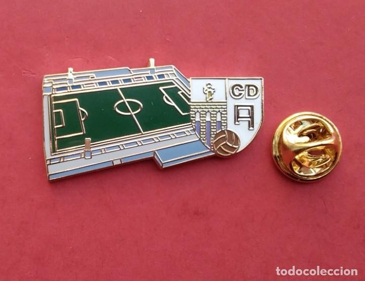 Pins de colecci&oacute;n: PIN FUTBOL - ESCUDO MAS ESTADIO - C.D. ALCALA - NUEVO CIUDAD DE ALCALA - SEVILLA