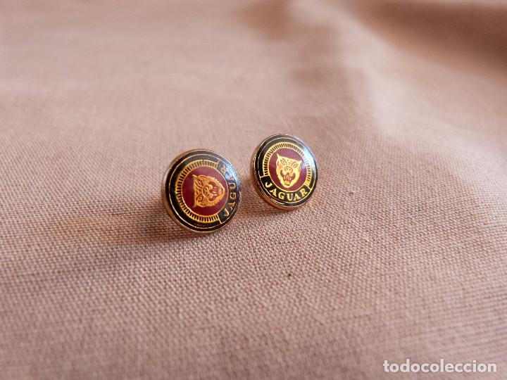 Pins de colecci&oacute;n: Lote 2 pin antiguos de la marca Jaguar coches vehiculos o automoviles