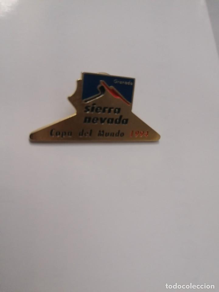 Pins de colecci&oacute;n: Pin Copa del mundo de esqu&iacute; Sierra Nevada 1994