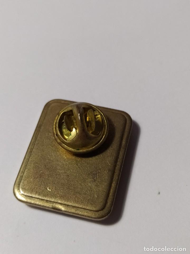 Pins de colecci&oacute;n: PIN DE COLGATE - Foto 2