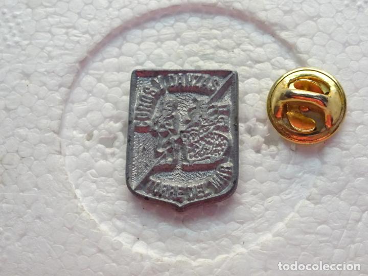 Sammlung von Pins: PIN DE TURISMO. COROS Y DANZAS DE TORRE DEL MAR, M&Aacute;LAGA