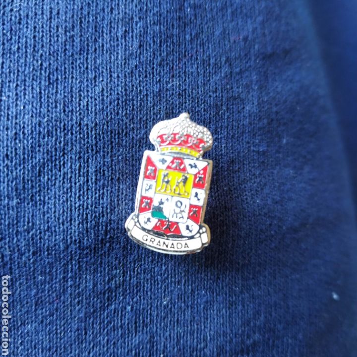Pin's de collection: Pin tipo insignia de aguja tipo imperdible escudo her&aacute;ldico Granada