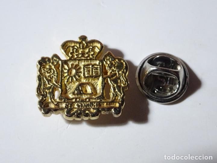Pin's de collection: PIN. ESCUDO DE COLEGIO ST. GEORGE ?
