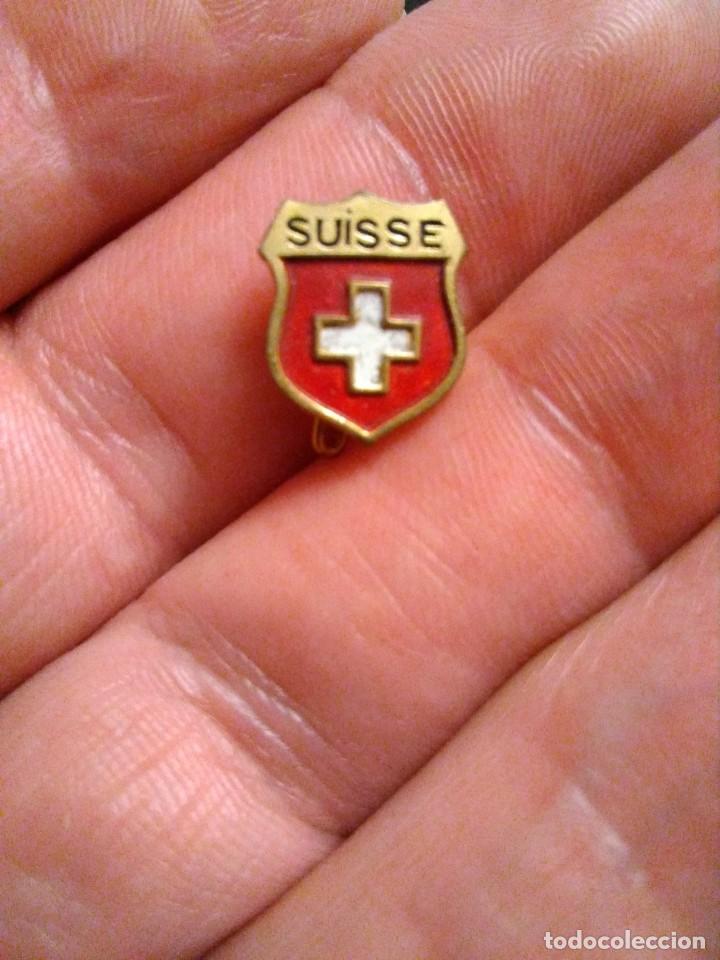 Pin's de collection: INSIGNIA ANTIGUA ESCUDO SUISSE , SUIZA
