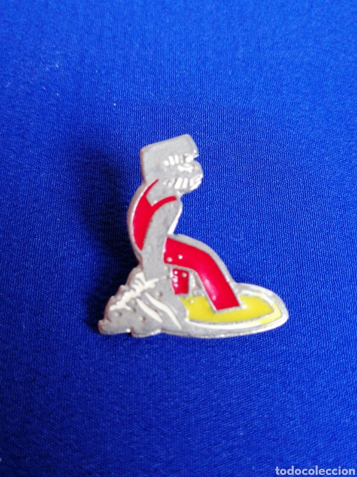 Sammlung von Pins: DISCOTECA PUZZLE PIN SURFERO DIFICIL DE CONSEGUIR RUTA DEL BACALAO