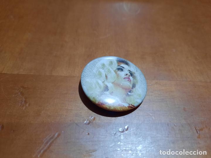 Pins de colecci&oacute;n: LA ZOWI. CHAPA-PIN. 0,31 MM. DE DI&Aacute;METRO. PARTE ATR&Aacute;S MET&Aacute;LICA. SIN USO. DIFICIL