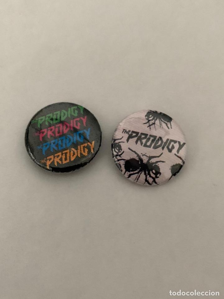 Pins e Spille di collezione: 2 CHAPAS DE THE PRODIGY - PINS, BADGES, BUTTONS - TENEMOS M&Aacute;S GRUPOS Y TAMA&Ntilde;OS