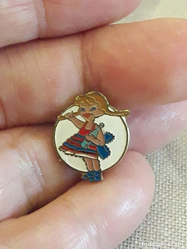 Pins de colecci&oacute;n: Pin gaseosas La Pitusa a&ntilde;os 60