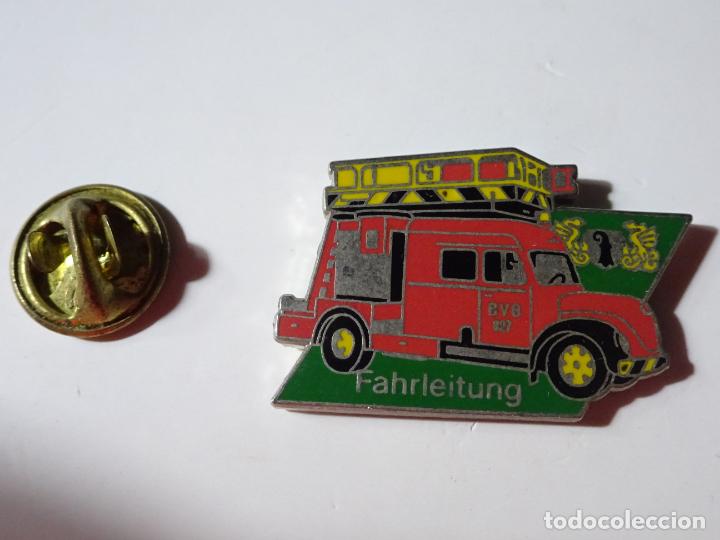 Pins de cole&ccedil;&atilde;o: PIN DE TRENES FERROCARRILES. SUIZA. COCHE ASISTENCIA BVB TRANV&Iacute;AS DE BASILEA