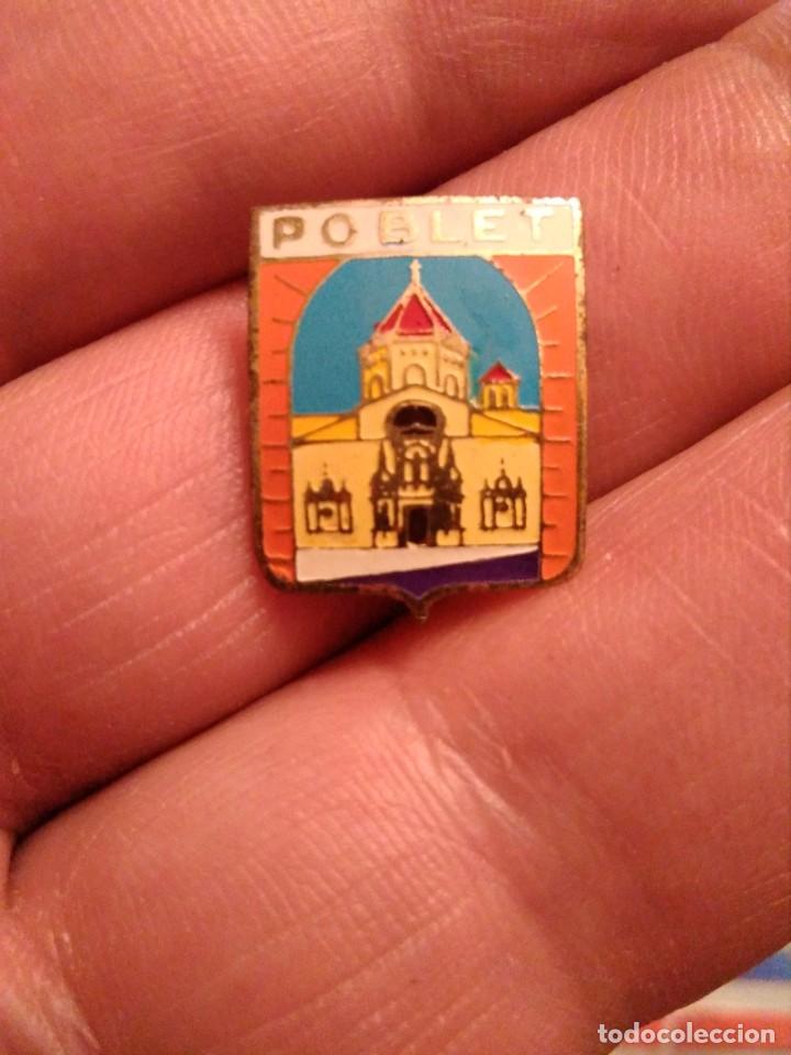 Pin's de collection: INSIGNIA TURISTICA MUNICIPIO CATALU&Ntilde;A POBLET