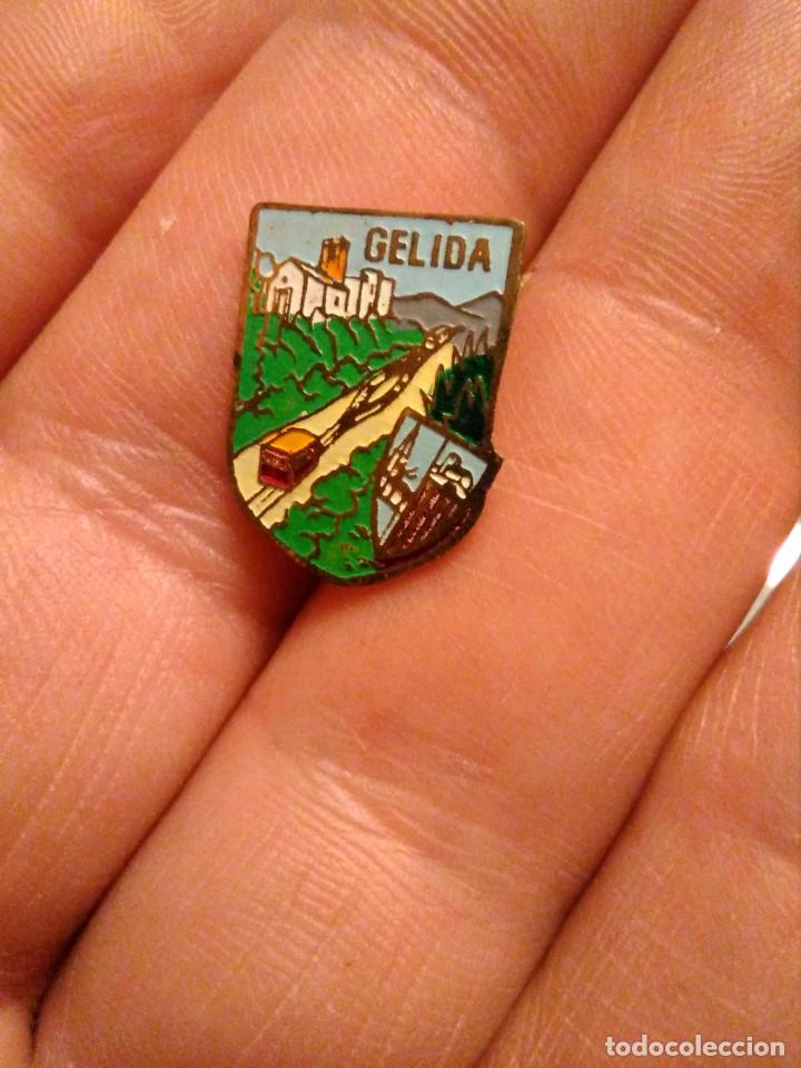 Pin's de collection: INSIGNIA TURISTICA MUNICIPIO CATALU&Ntilde;A GELIDA
