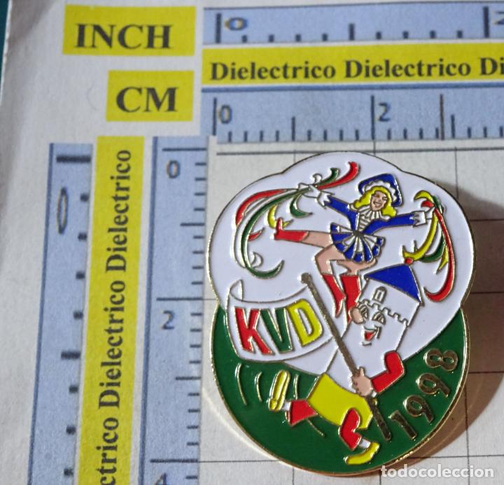 Collection pins: BROCHE INSIGNIA DE CARNAVAL CARNAVALES. AUSTRIA - ALEMANIA. KVD 1998.