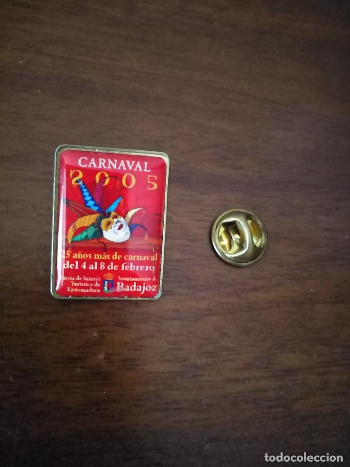 Pins de colecci&oacute;n: Pin del Carnaval de Badajoz 2005. - Foto 1