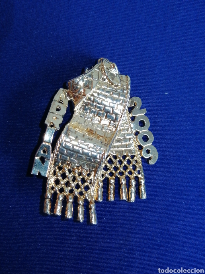 Pins e Spille di collezione: PIN FALLAS 2009 DE PLATA - MANTA MOTELLANA ADRIAN PRESIDENTE