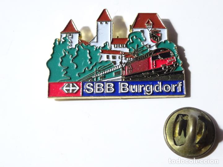 Collection pins: PIN DE TRENES FERROCARRILES. SUIZA. TREN LOCOMOTORA SBB EN BURGDORF. CASTILLO