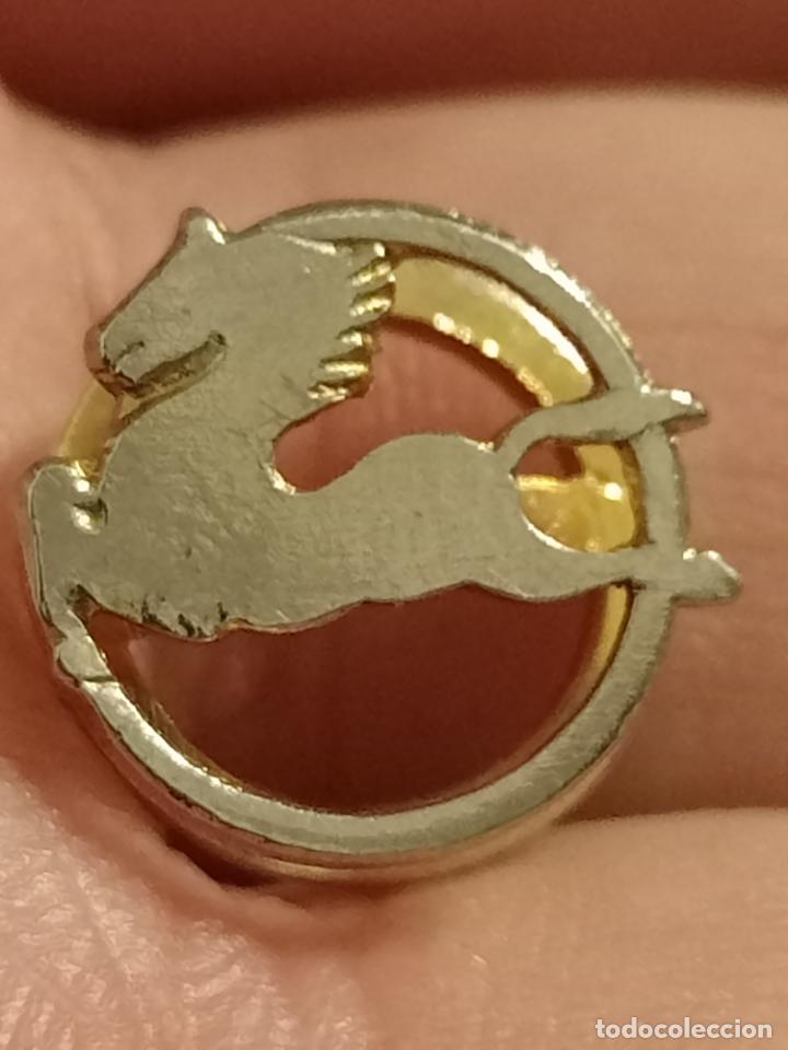 Pins de colecci&oacute;n: PEGASO INSIGNIA OJAL METAL DORADO 1,5 CMS ORIGINAL ANTIGUO