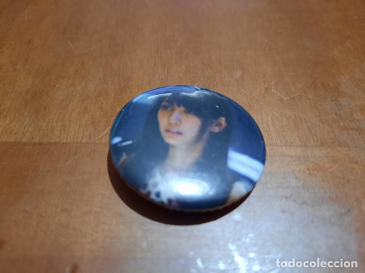Pins de colecci&oacute;n: NATSUKO KOBAYASHI. ACTRIZ. CHAPA. PIN. 0,31 MM. DI&Aacute;METRO. PARTE ATR&Aacute;S MET&Aacute;LICA. BUEN ESTADO. DIFICIL