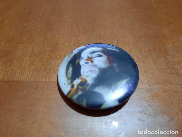 Pins de colecci&oacute;n: PRINCE. M&Uacute;SICA. CHAPA. PIN. 0,31 MM. DI&Aacute;METRO. PARTE ATR&Aacute;S MET&Aacute;LICA. BUEN ESTADO.
