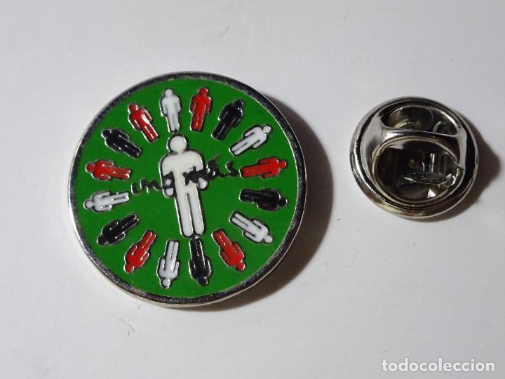 Sammlung von Pins: PIN POL&Iacute;TICO SINDICAL. UNO M&Aacute;S. ONG? CONTRA RACISMO? IGUALDAD?