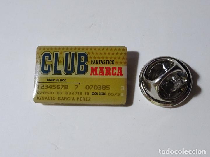 Collection pins: PIN DE DEPORTES. F&Uacute;TBOL. TARJETA DEL CLUB FANT&Aacute;STICO MARCA.