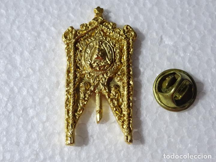 Pins de cole&ccedil;&atilde;o: PIN RELIGIOSO ROCIERO. SIMPECADO DE LA HERMANDAD DEL ROC&Iacute;O DE VILLAMANRIQUE DE LA CONDESA, SEVILLA 1
