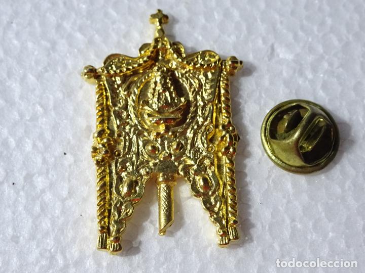 Pin's de collection: PIN RELIGIOSO ROCIERO. SIMPECADO DE LA HERMANDAD DE BONARES, DOS HERMANAS, SEVILLA. 17