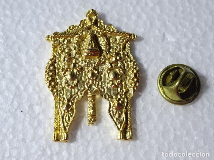 Pin's de collection: PIN RELIGIOSO ROCIERO. SIMPECADO DE LA HERMANDAD DE BENACAZ&Oacute;N, SEVILLA. 13