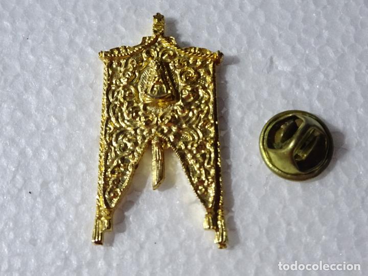 Pins de cole&ccedil;&atilde;o: PIN RELIGIOSO ROCIERO. SIMPECADO DE LA HERMANDAD DE CARRI&Oacute;N DE LOS C&Eacute;SPEDES, SEVILLA. 12